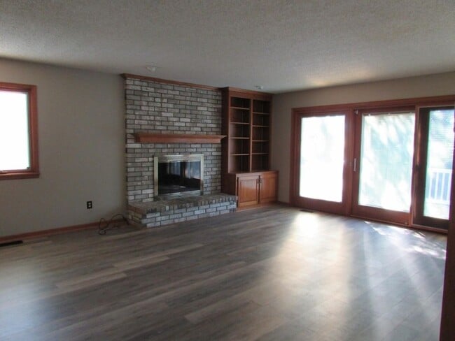 Building Photo - 4616 Farmstead St