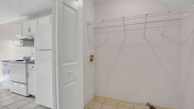 Building Photo - 1452 Middleborough Ct