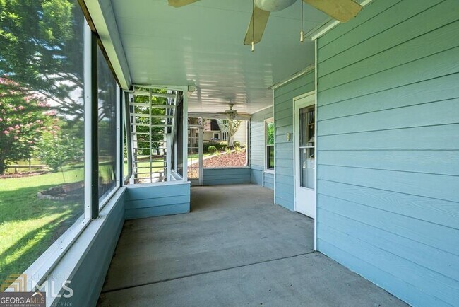 Building Photo - 225 Heritage Lake Dr