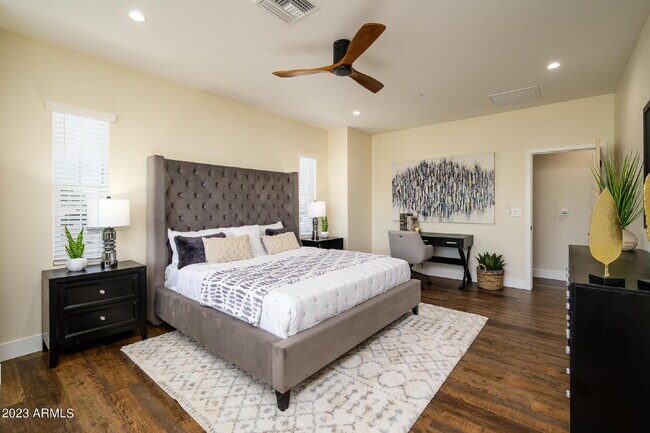 Building Photo - Exclusive Urban Sanctuary—Sophisticated Townhouse in Vibrant Phoenix