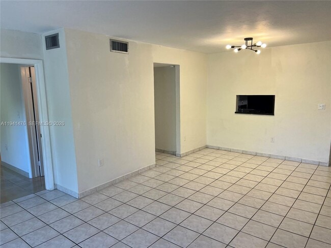 Building Photo - 6900 N Kendall Dr