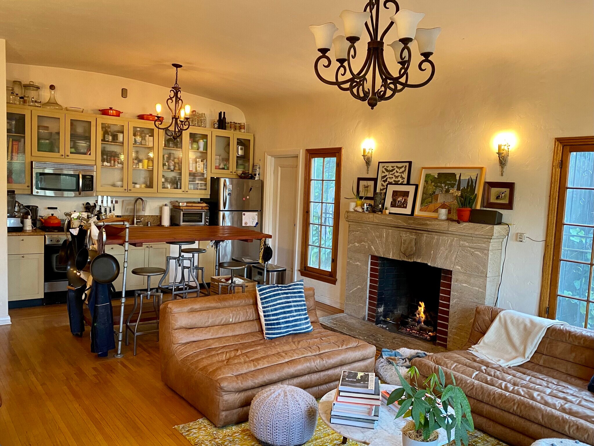 kitchen, living room, gas fireplace, side entrance - 1622 Delta St