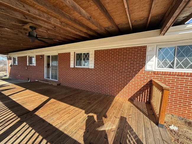 Building Photo - 2 Bedroom 1.5 Bath Home in Greeneville, TN