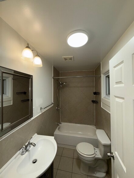 Building Photo - 336 Madison Ave