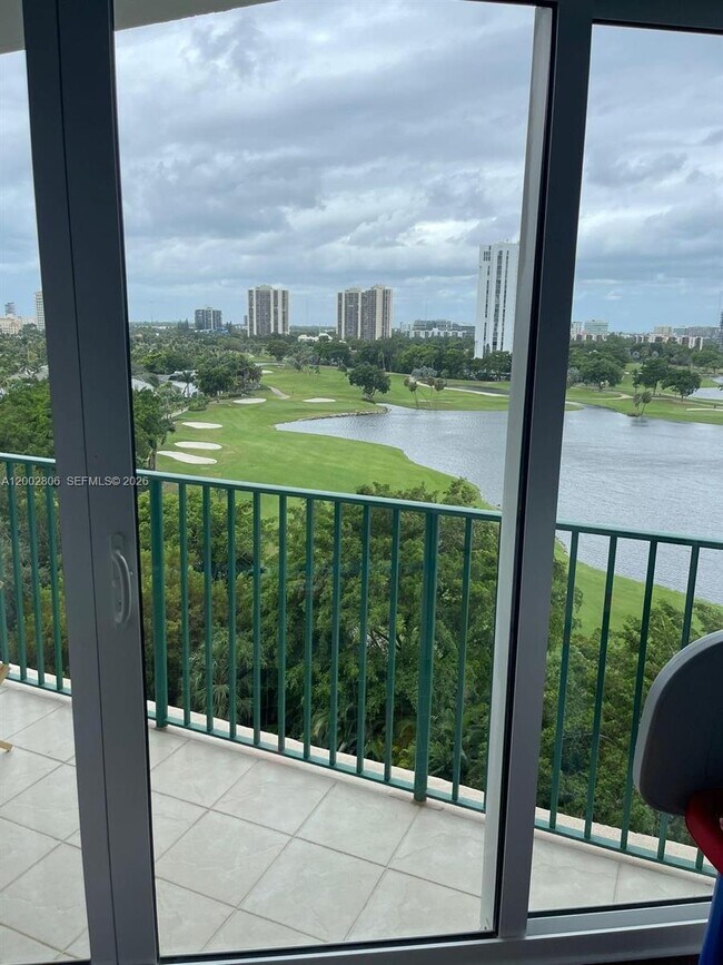 Building Photo - 20000 E Country Club Dr