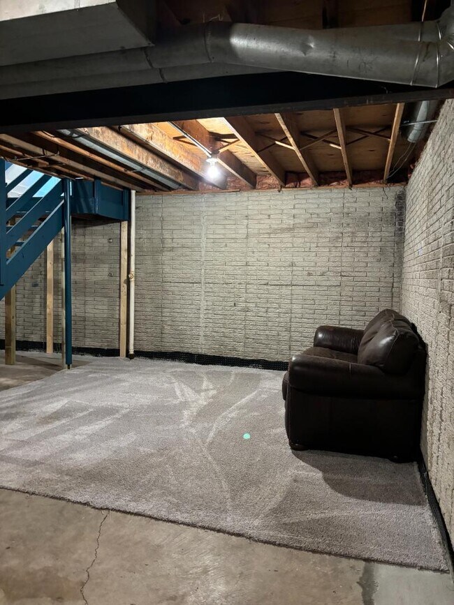 Building Photo - 935 Herold Ave