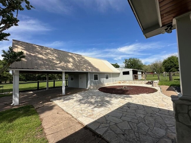 Building Photo - 1410 Field Store Rd