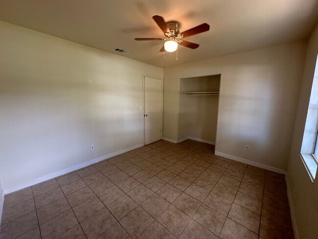 Building Photo - VERO BEACH HIGHLANDS