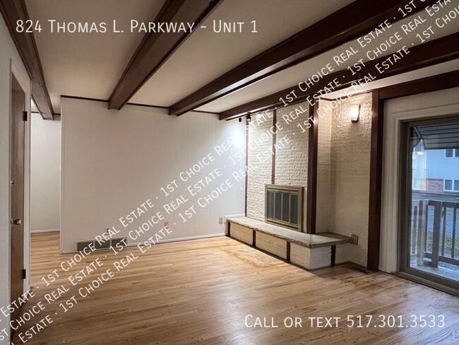 Building Photo - 2-BDR 2-BTH ApT w/ Fireplace, Laundry, AC,...