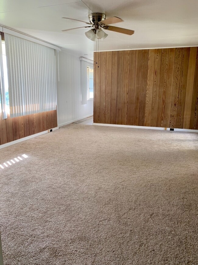 Building Photo - Charming Singe Family Home 3/1/2 with Spacious & Fenced Yard