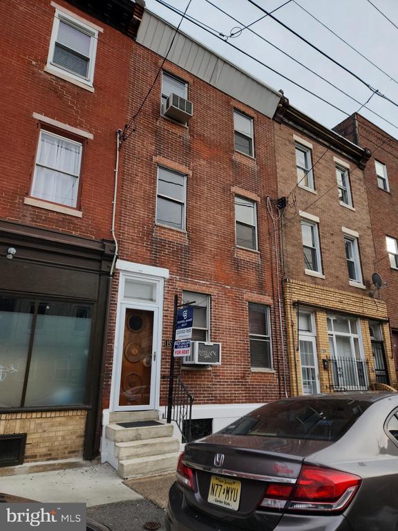 Building Photo - 1527 S 10th St