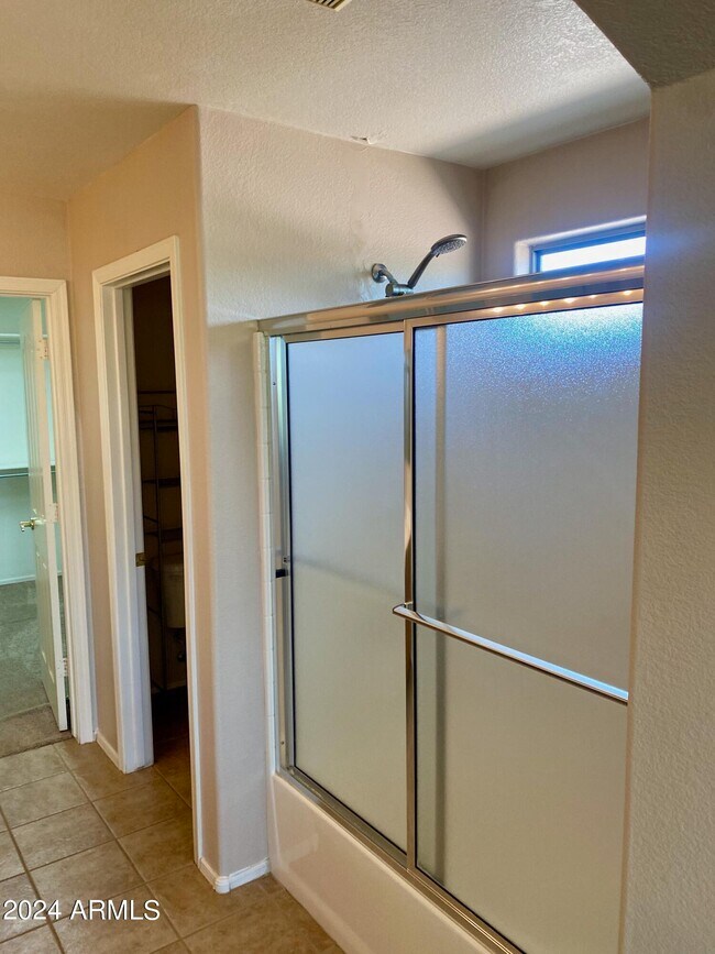 Building Photo - 4008 E Ironhorse Rd