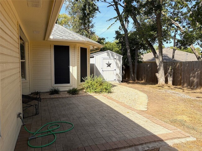Building Photo - 1310 McAnear Ct