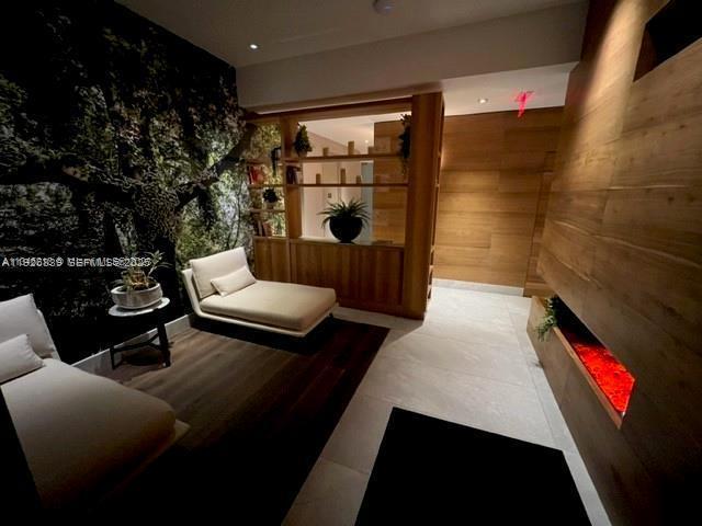 Building Photo - 1010 Brickell Ave