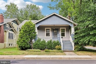 Building Photo - 526 N Ivy St