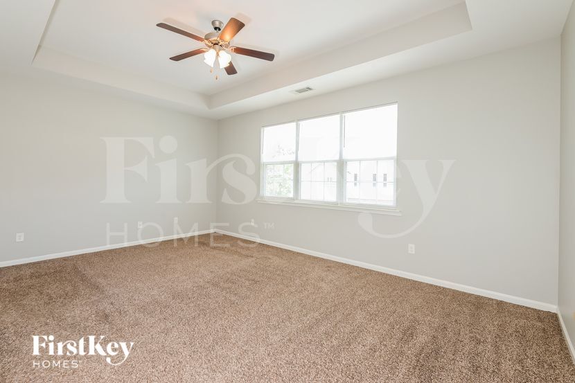 Building Photo - 975 Treymont Way SW