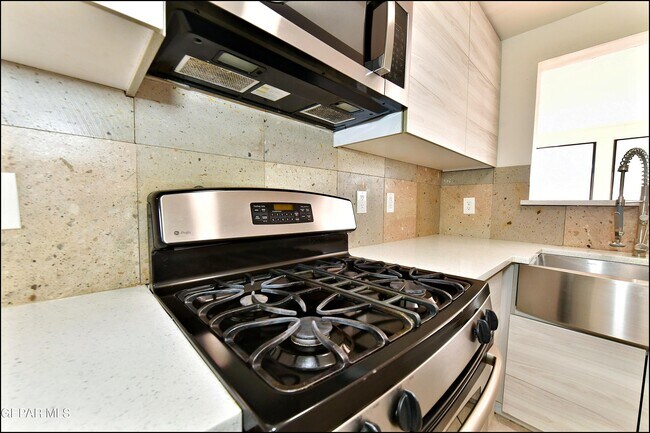 Building Photo - 10565 Murphy St