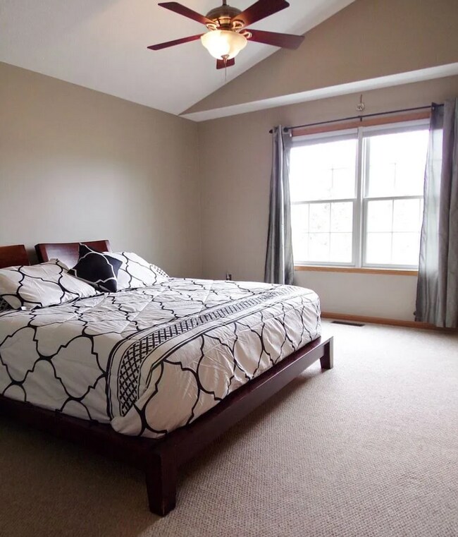 Building Photo - Beautiful 4 bedroom 2.5 bath home in Lewis Center