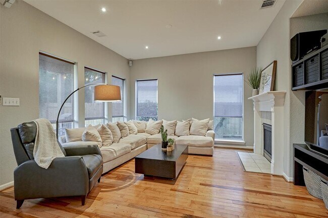 Building Photo - 131 Zephyr Bend Pl