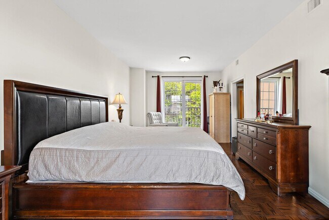 Building Photo - 205 Shearwater Ct W