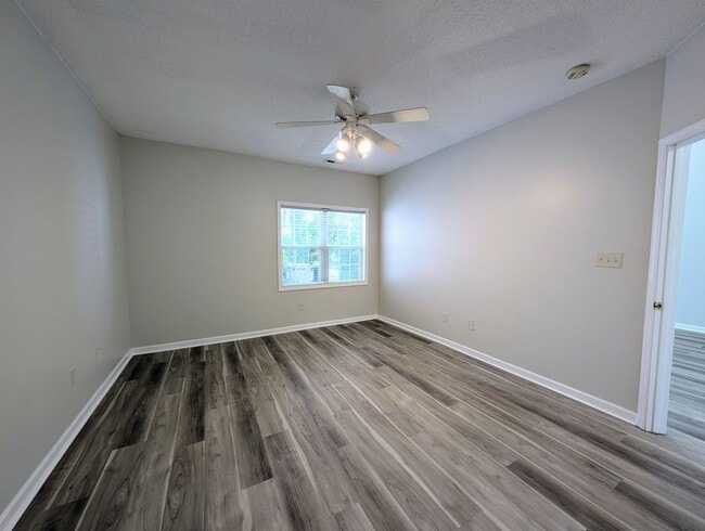 Building Photo - Move-In Ready Townhome with Downstairs Pri...