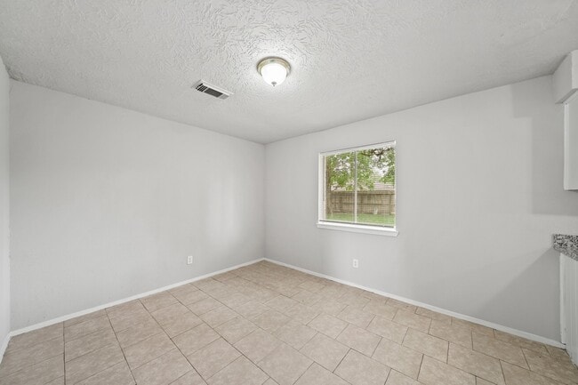 Building Photo - 303 Hearthside Cir