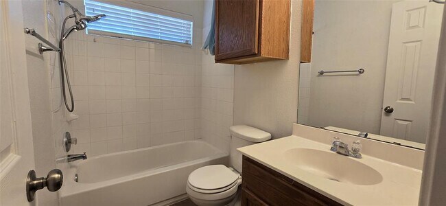 Building Photo - 606 Lakemont Dr