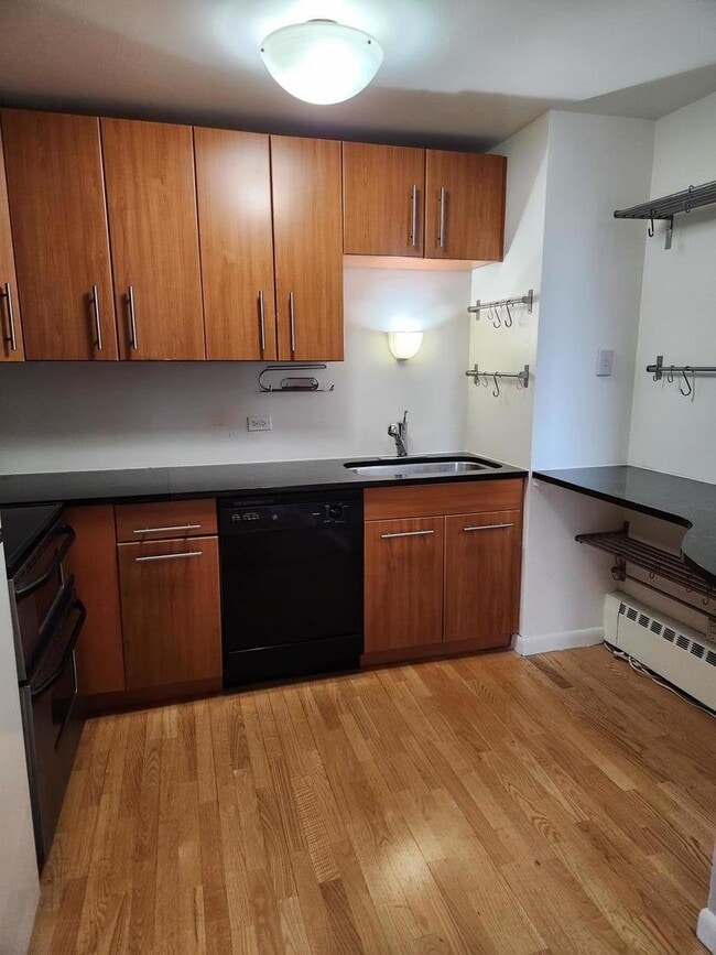 Building Photo - 233 E Erie St