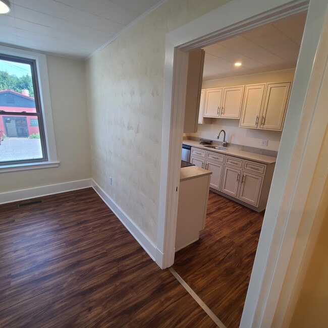 Building Photo - 1372 Mars-Evans City Rd