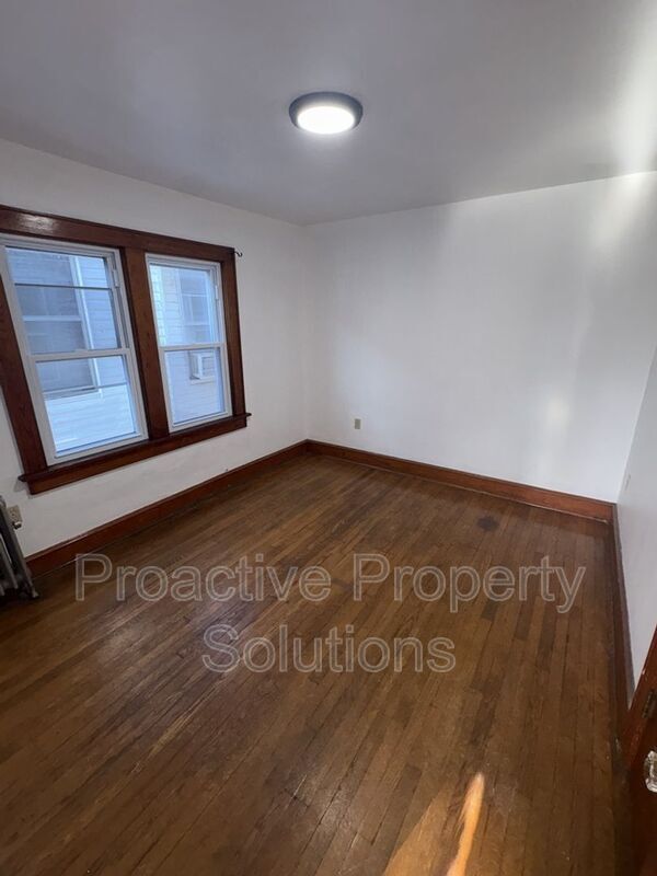 Building Photo - 532 Alder St