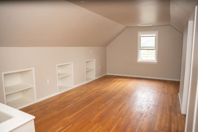 Building Photo - 3950 Locust Grove Rd