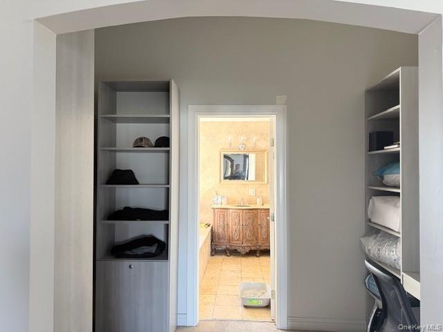 Building Photo - 316 Roxbury Rd S