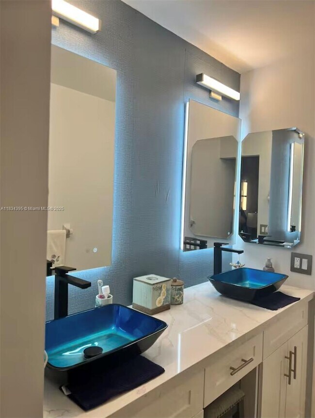 Building Photo - 10980 S Ocean Dr