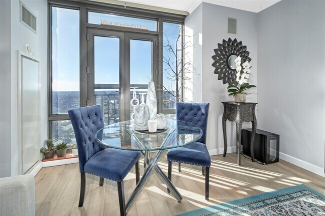 Building Photo - 10 City Pl