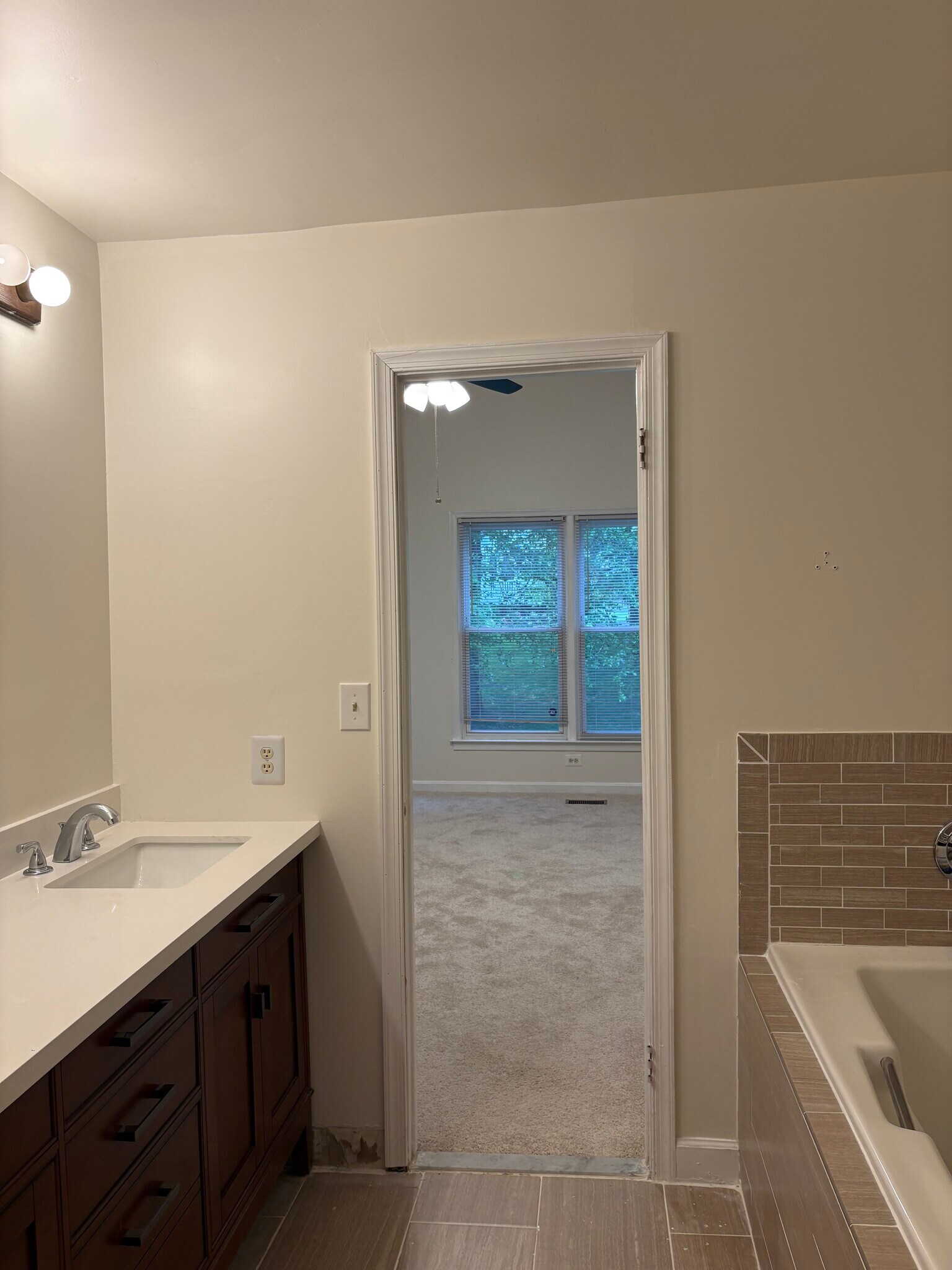 Building Photo - 14208 Greenview Dr