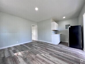 Building Photo - 2901 NW 18th St