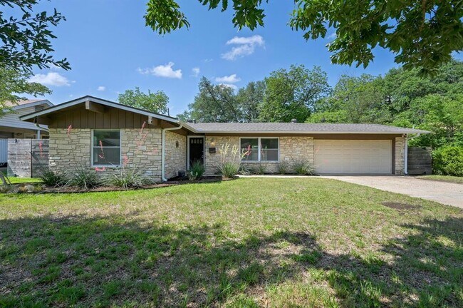 Building Photo - 1607 Glencrest Dr