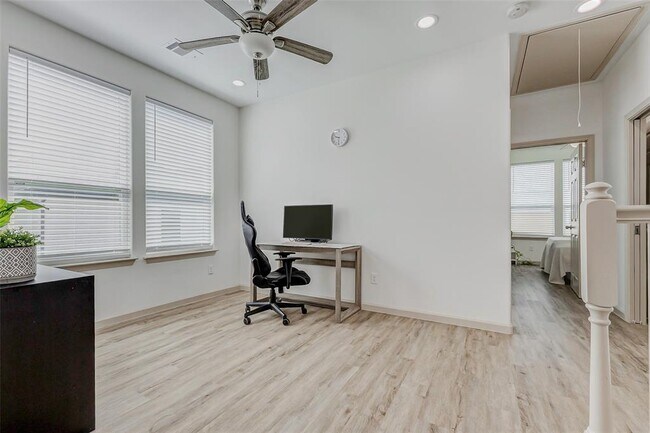 Building Photo - 2115 Esther Dr