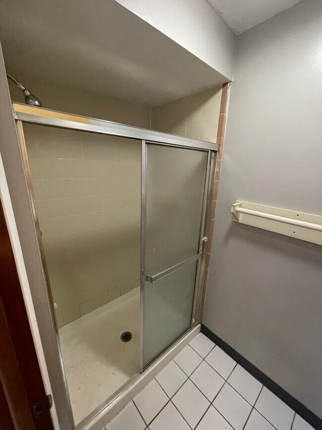 Building Photo - (22) 98-100 Woodruff Avenue