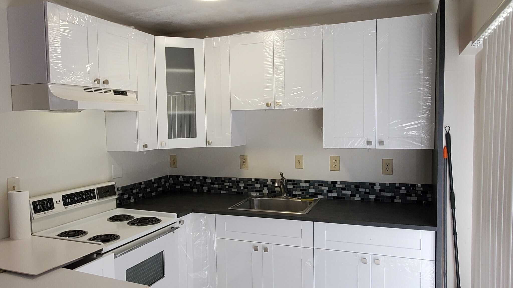 Kitchen - 4140 NE 3rd Ave