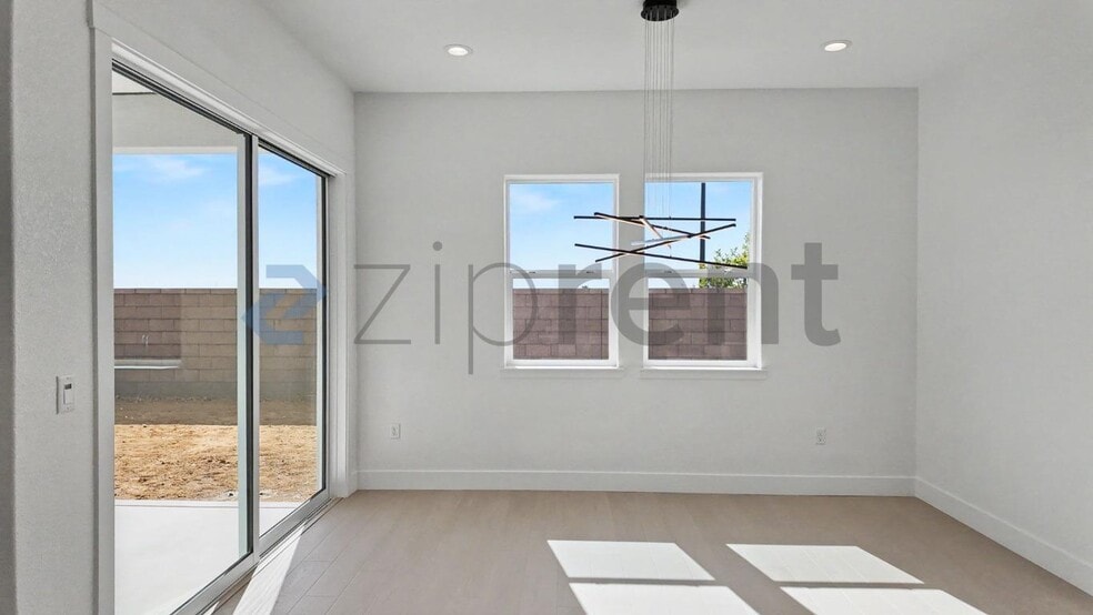 Building Photo - Unit