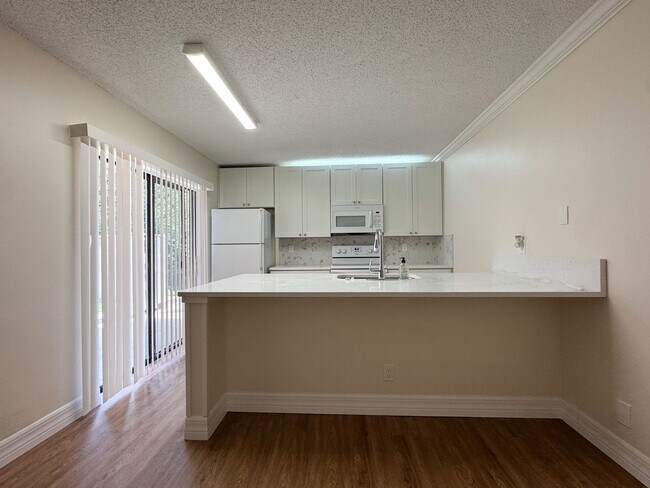 Building Photo - Newly Remodeled 2 bedroom 2.5 bath near Millenia Mall