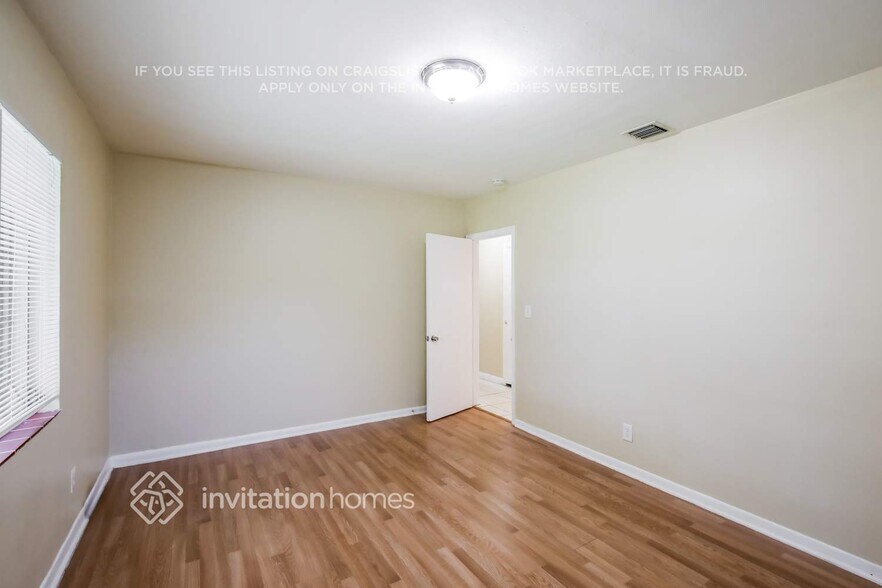 Building Photo - 16049 NE 9th Ct