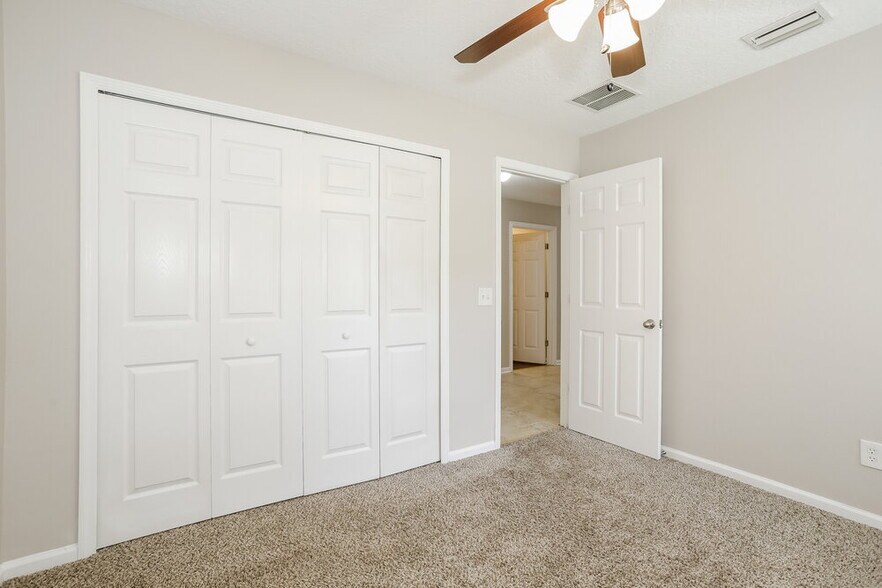 Building Photo - 7109 Beekman Lake Dr