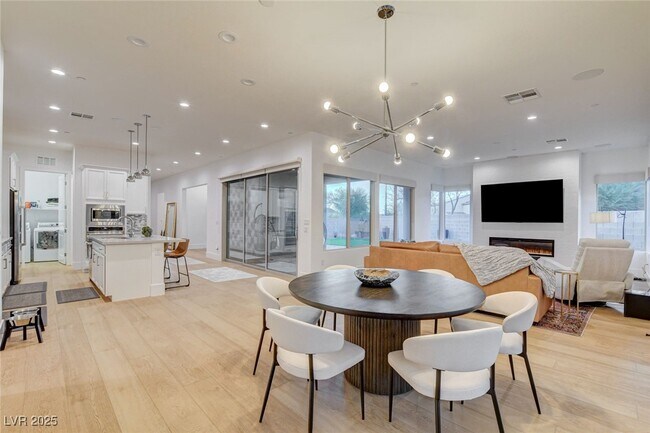 Building Photo - 2560 Bridle Oaks Ct