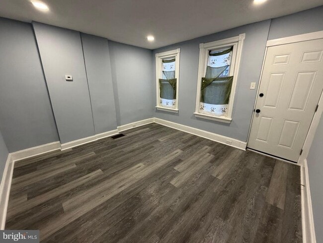 Building Photo - 363 E Airy St