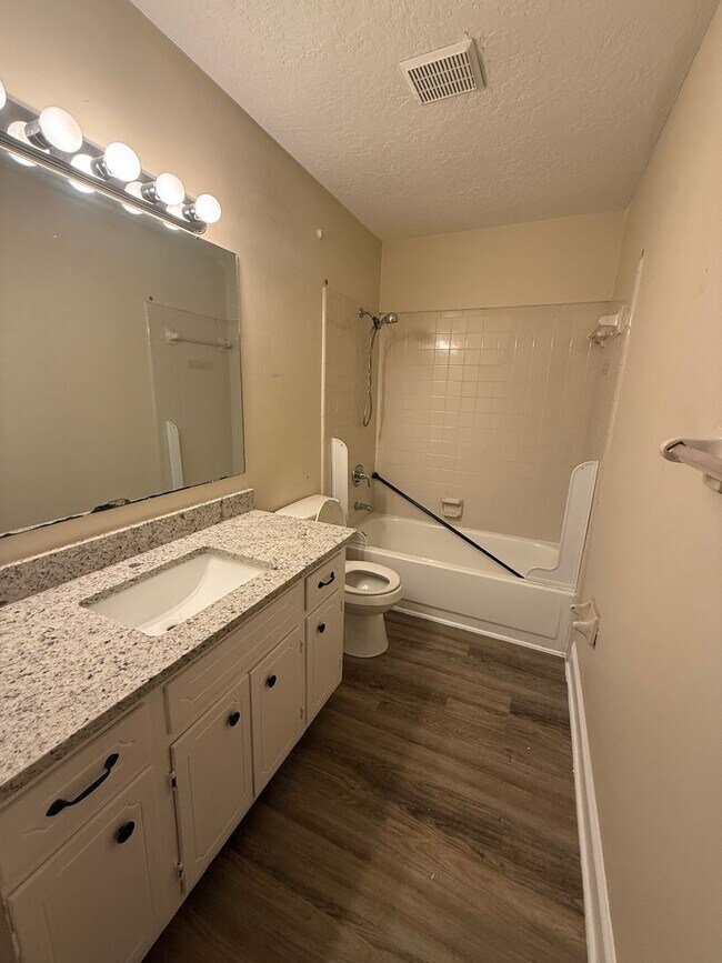 Building Photo - Coming Soon! Brick town home End unit! UPDATED! Freshly Painted/ New Flooring/Granite Counter Top...