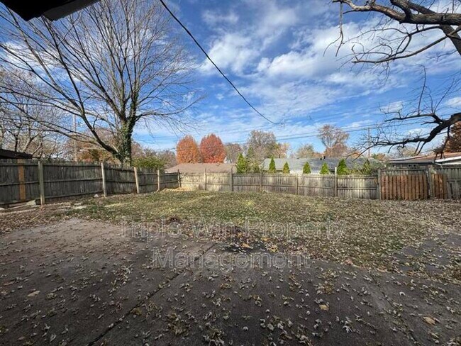 Building Photo - 3165 St Catherine St