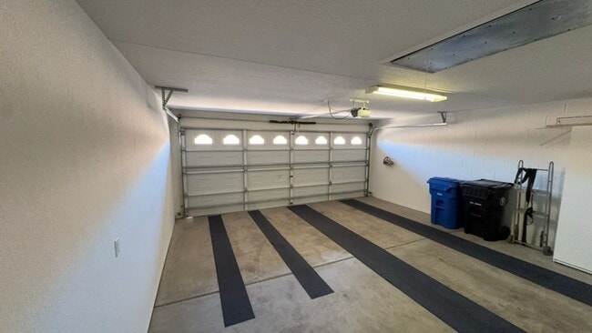 Building Photo - 55+ Condo on Golf Course in Sunland Springs Village