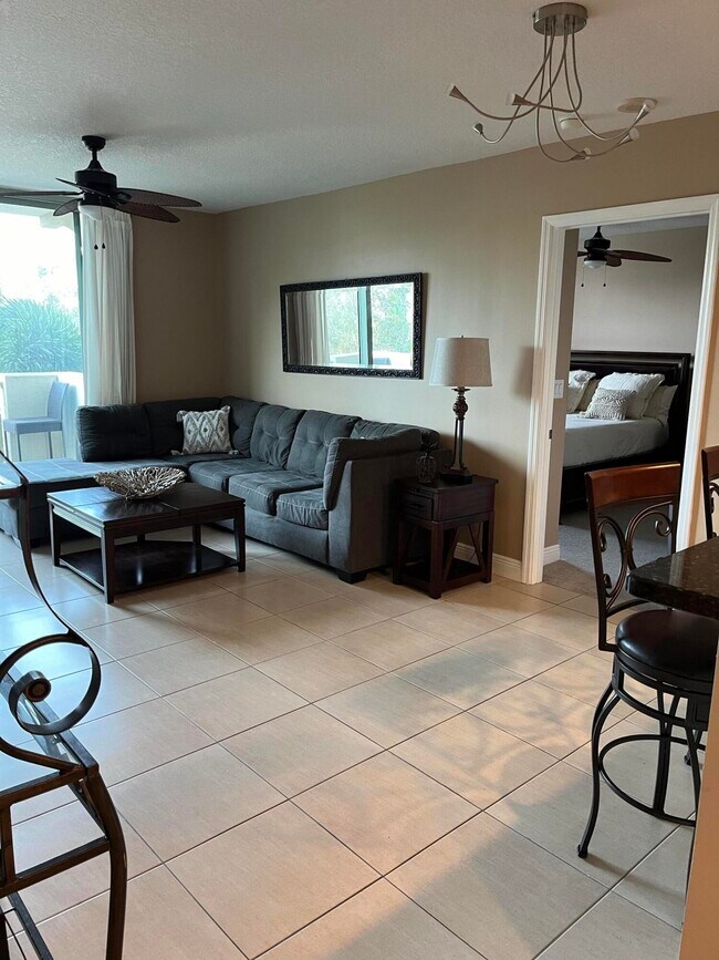 Building Photo - 610 Clematis St